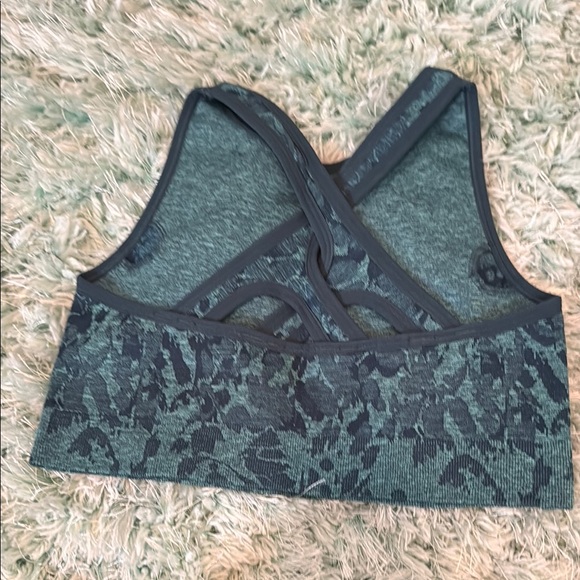 Green Patterned Workout Set - Picture 4 of 6